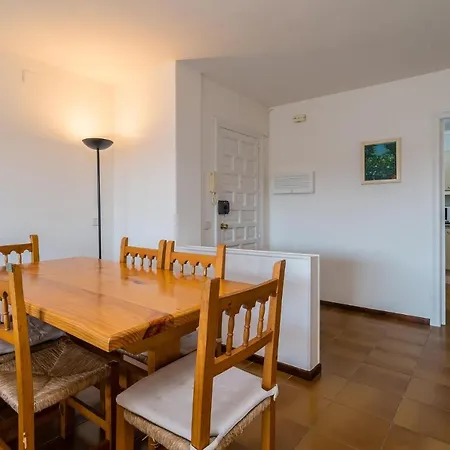 Av-1 6 Pax Apartment